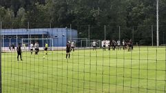 Los jugadores del Vetusta y Lealtad durante el amistoso