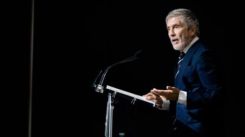 El ministro del Interior, Fernando Grande-Marlaska, durante el encuentro organizado por COFIDES con motivo del D&iacute;a Internacional del Orgullo LGTBI+, en el Auditorio COFIDES/ICEX, a 18 de junio de 2026, en Madrid (Espa&ntilde;a).