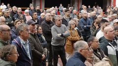 Foto de la concentracin celebrada el domingo en el pabelln de Xove