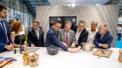 El conselleiro de Emprego, Comercio e Emigraci�n, Jos� Gonz�lez, y el alcalde de Vigo, Abel Caballero, durante la inauguraci�n de la feria Internacional de la piedra Stonegal en el IFEVI