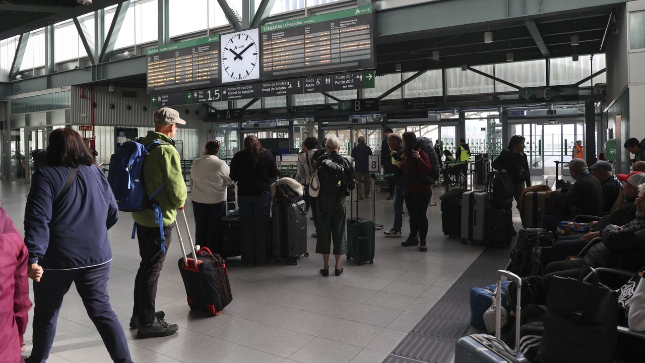 El viaje en tren de Santiago a Madrid ronda ya los 120 euros tras el cierre de Lavacolla