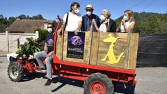 La organizaci�n del festival de Cans junto a Benedicta S�nchez, en uno de los cl�sicos �chimpines� del festival.