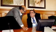 El l�der del BNG, Rub�n Cela, y el alcalde Curr�s minutos antes del pleno.