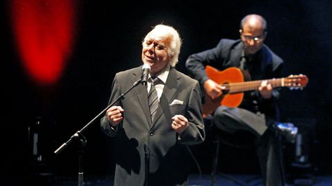 El fadista Carlos do Carmo, en una actuaci�n en A Coru�a en el 2012