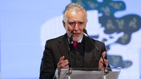 El ministro de Pol�tica Territorial y Memoria Democr�tica, �ngel V�ctor Torres, da un discurso durante el acto de homenaje y reparaci�n a las v�ctimas republicanas asturianas en la Guerra Civil