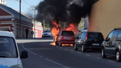 El incendio de un contenedor en Santa Cruz afect� a un coche estacionado cerca del auditorio de As Torres.