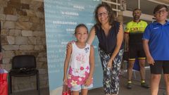 Marta Rey, junto a la peque�a Erika