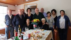 Imagen de archivo de la celebraci�n del 100 cumplea�os de Carmen Almozara Outeiro