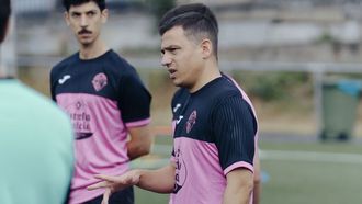 Ll&aacute;cer dando indicaciones en un entrenamiento.