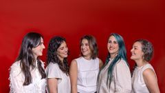De esquerda a dereita: Iria de Cabo, Andrea Porto, Marcela Porto, Xiana Lastra e Estela Rodr&iacute;guez