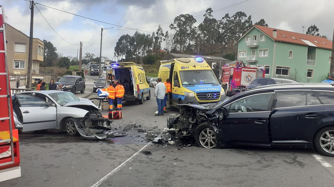 Grave colisión frontal en la AC-552 a su paso por Torás, en A Laracha