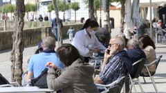 Una terraza en el paseo de Ares, una de las localidades con m�s reservas para el verano