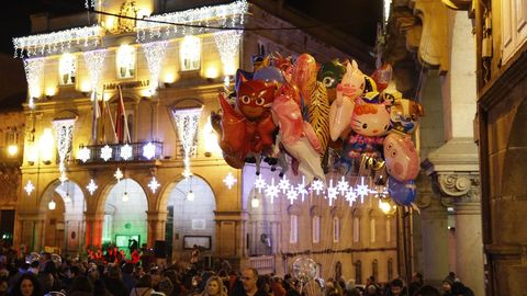 LUCES DE NAVIDAD EN OURENSE.En la ciudad, el alumbrado navideo se encendi en la vspera del puente de la Constitucin