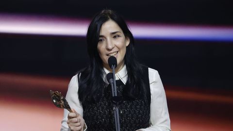 La realizadora Alauda Ruiz de Azua tras recibir el premio a mejor direcci�n