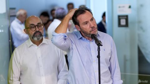 El ministro de Transportes, �scar Puente, comparece ante los medios de comunicaci�n en el Centro de Control del gestor de la infraestructura ferroviaria, Adif, en Madrid.