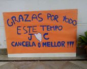 Los ni�os hicieron un cartel para dar las gracias a la empresa anterior. 