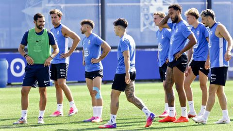 Parte de la plantilla del Deportivo durante un entrenamiento en el D�por Training Center