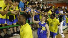 Los jugadores cobistas celebraron con su p�blico el triunfo