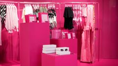 La secci�n de Barbie en la tienda de Zara de la calle Compostela