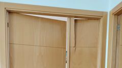 Da�os en la puerta de Alcald�a