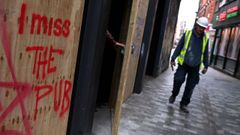 Imagen de una calle de Londres afectada por las restricciones para luchar contra el covid