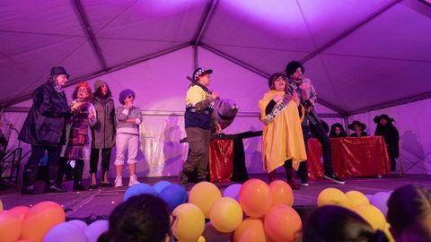 Representaci�n teatral con la que arranc� el Enterro da Sardi�a de Carballo