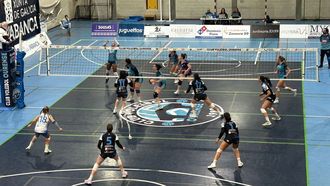 Pelea a uno y otro lado de la red de O Pompeo