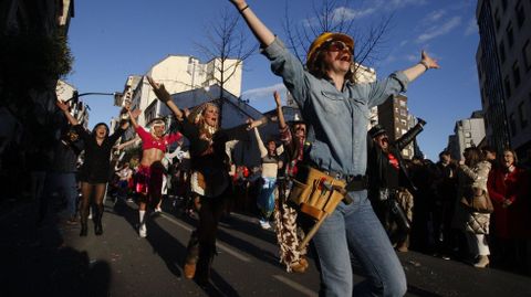 El desfile del martes de carnaval en Monforte es la convocatoria m�s multitudinaria