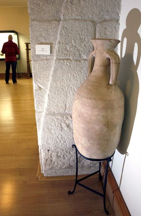 �nfora de la �poca romana expuesta en el Museo Provincial de Lugo