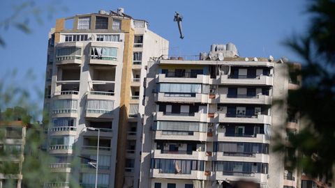 El misil del ejrcito israel un segundo antes de destrozar un bloque residencial en Beirut