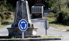 La seguridad vial en la carretera se mejorar� con la creaci�n de una senda peatonal.