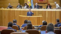 Alfonso Rueda habla durante el �ltimo debate del estado da autonom�a en el Parlamento gallego.