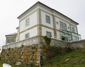 Vista del edificio de O Sem�foro en pleno Cabo Fisterra. 