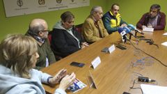 C�sar Carre�o con representantes de las cofrad�as de Semana Santa