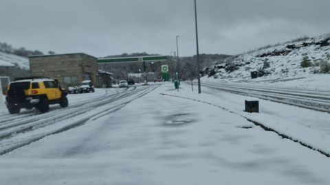 Nieve en la raia, entre el concello ourensano de Baltar y el portugués de Montealegre