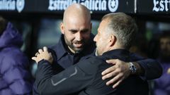 Claudio Gir�ldez y Hansi Flick salud�ndose antes del Celta-Barcelona de la primera vuelta.