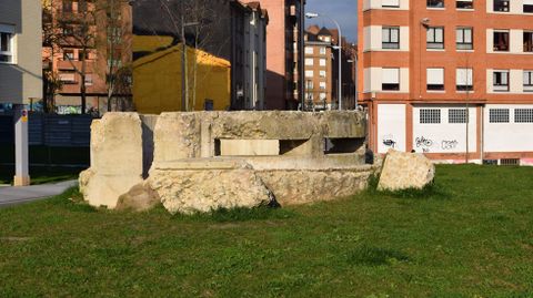 Restos de un nido nacional en el Puente de la Arga�osa, ejemplo de vestigios fagocitados por Oviedo.Restos de un nido nacional en el Puente de la Arga�osa, ejemplo de vestigios fagocitados por Oviedo