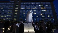 Imagen nocturna del hospital donde est� ingresado el papa, en Roma