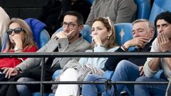 Mari�n Mouri�o, presenciando un partido del Celta Fortuna en Barreiro.