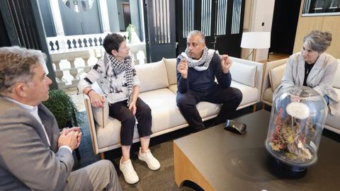 Imagen de la reunin del alcalde de Pontevedra, Fernndez Lores, con Sami Ashour, presidente de la Asociacin Galaico-rabe Jenin