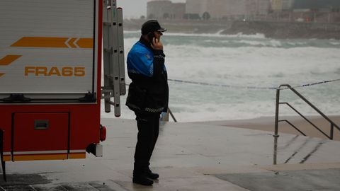 MetoeGalicia ha activado el aviso rojo para este martes en el litoral corus