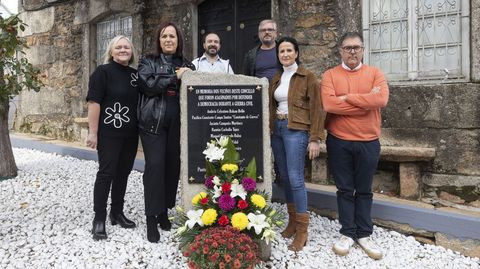Autoridades municipales y representantes de la Asociaci�n de Empresarios, ayer