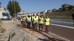 La conselleira Ethel V�zquez supervis� el avance de las obras de una senda peatonal en la OU-105.