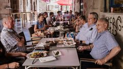 La mayor�a de personas que com�an este s�bado en la capital eran turistas.