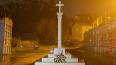 Cruceiro del  cementerio de Sarces, en Laxe. 