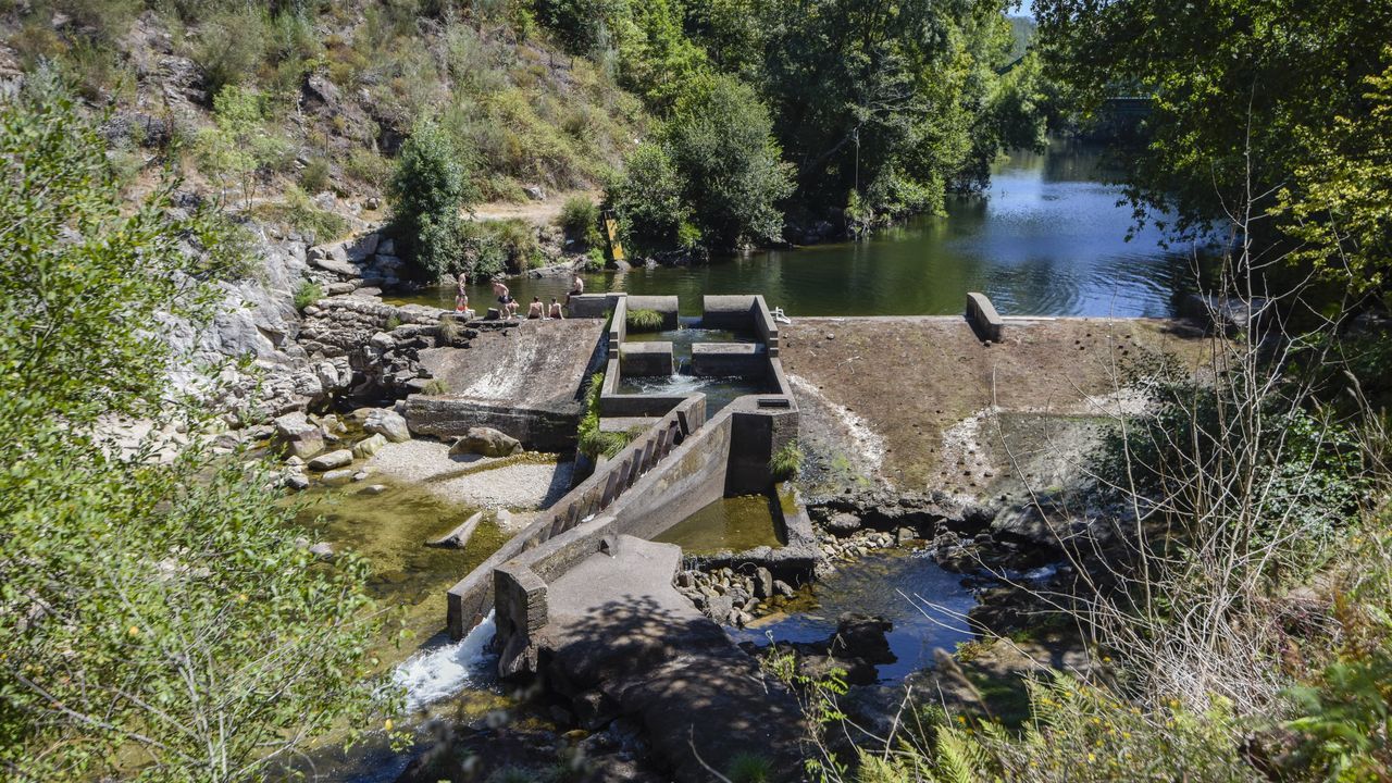 El caudal del Lérez se desploma y Ence anuncia que «deja de consumir temporalmente agua del río» tras instar el Concello que se restrinja  su captación