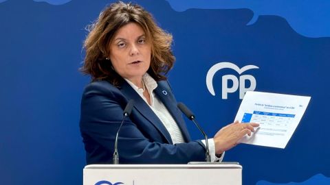 La diputada del PP de Asturias, Beatriz Polledo, en rueda de prensa