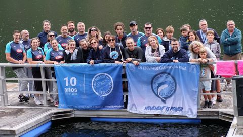 Participantes en la celebracin del dcimo aniversario del CN Escualos