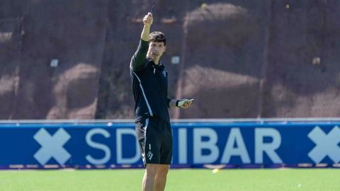 El t&eacute;cnico &Iacute;&ntilde;igo P&eacute;rez, entrenador del Eibar B