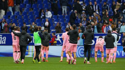 Los jugadores el Celta, tras el empate ante el Oviedo en el Carlos Tartiere.